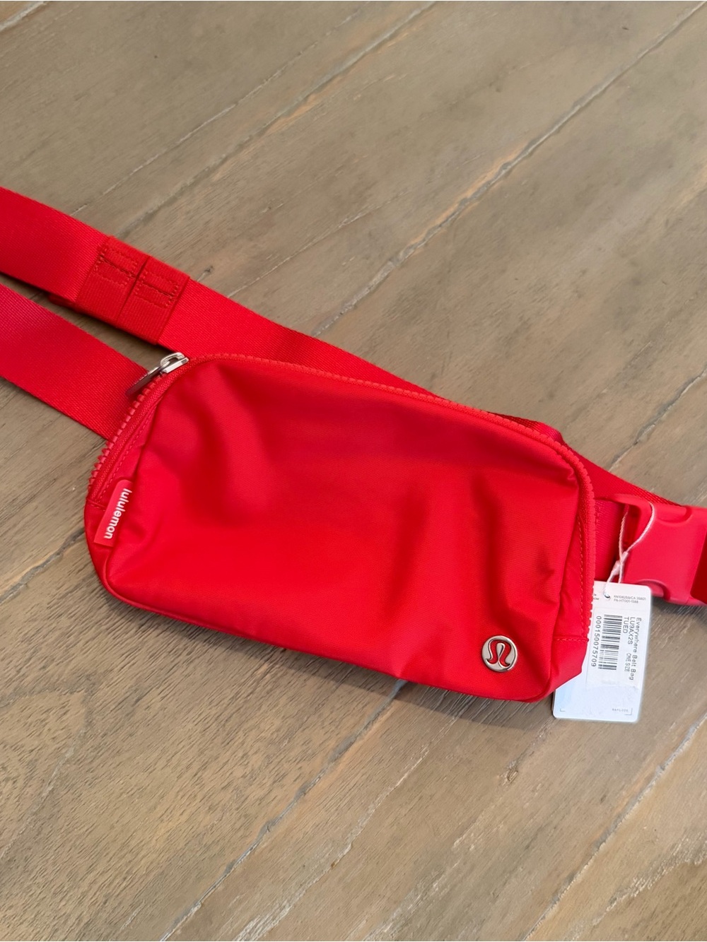 lululemon athletica everywhere Belt Bag True Red belt bag 1L